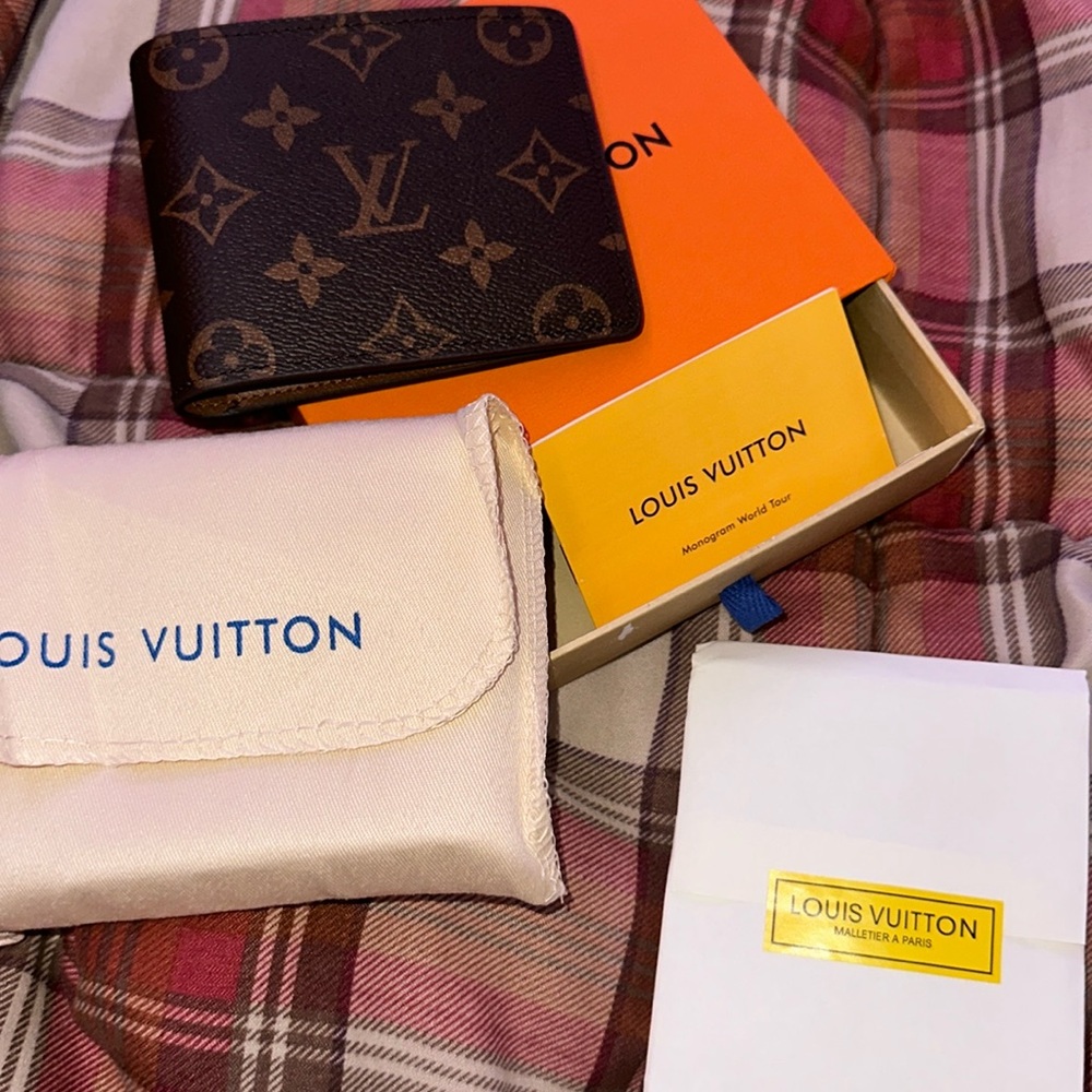 Louis Vuitton Men’s Bifold Wallet - Monogram